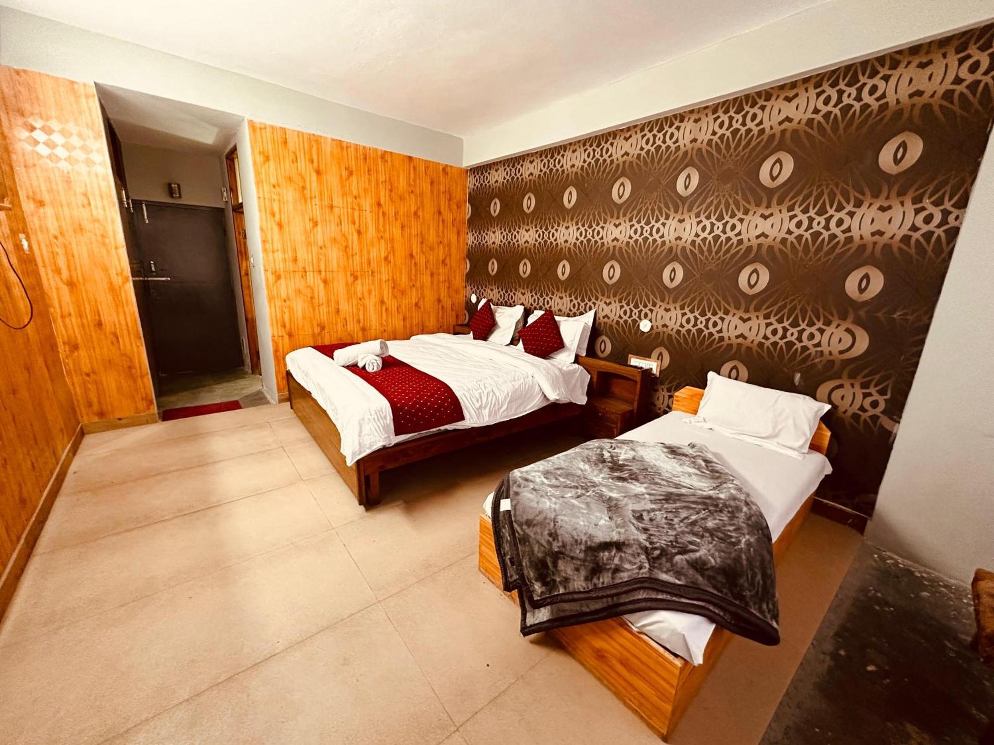 Hotel D Kanchan Manali Eksteriør billede