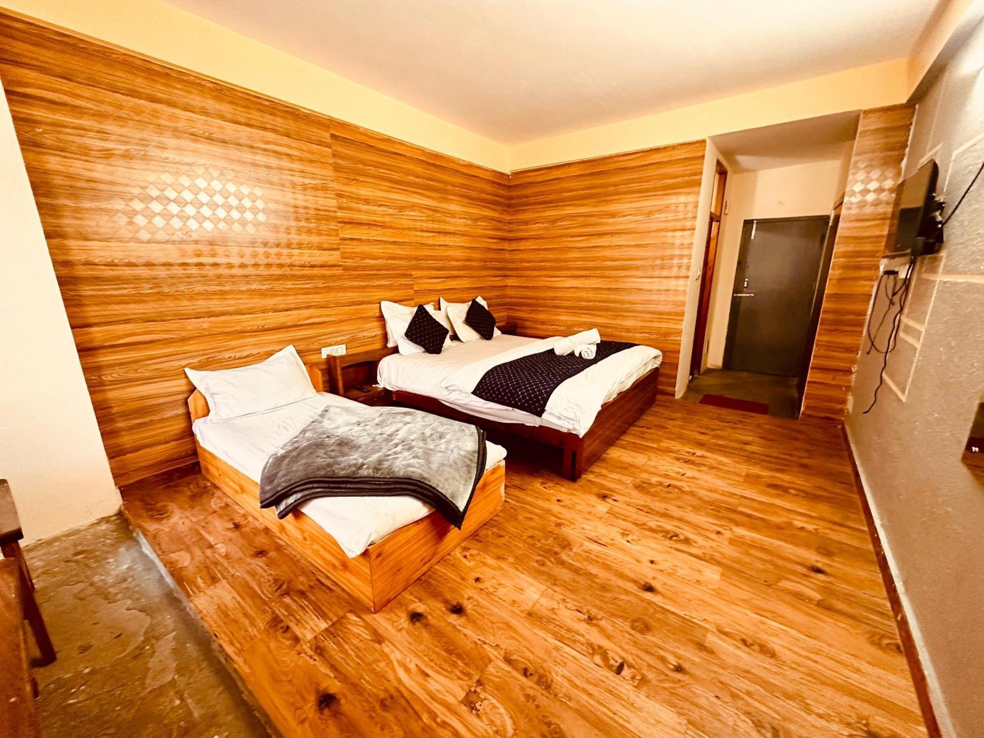 Hotel D Kanchan Manali Eksteriør billede