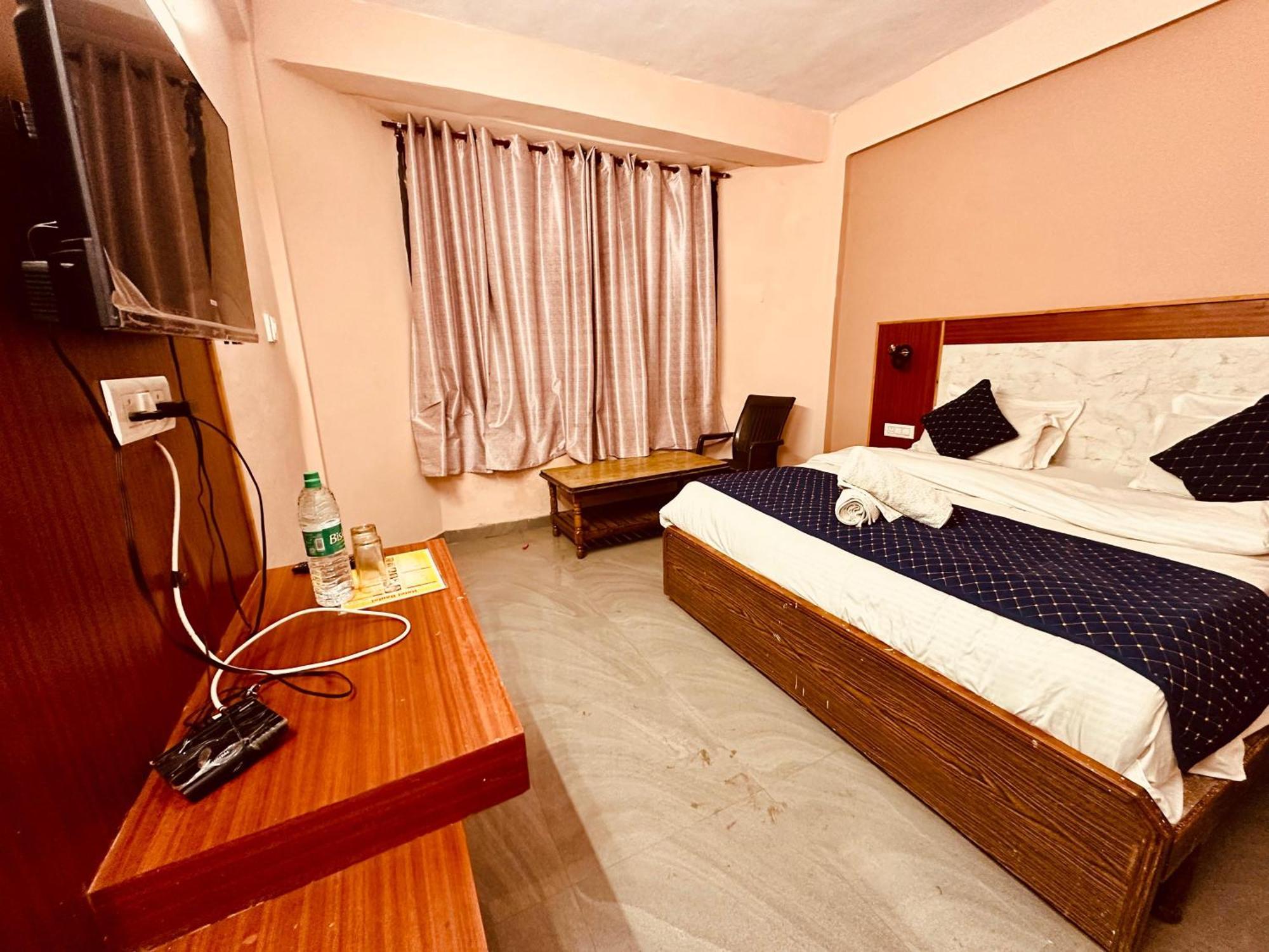 Hotel D Kanchan Manali Eksteriør billede