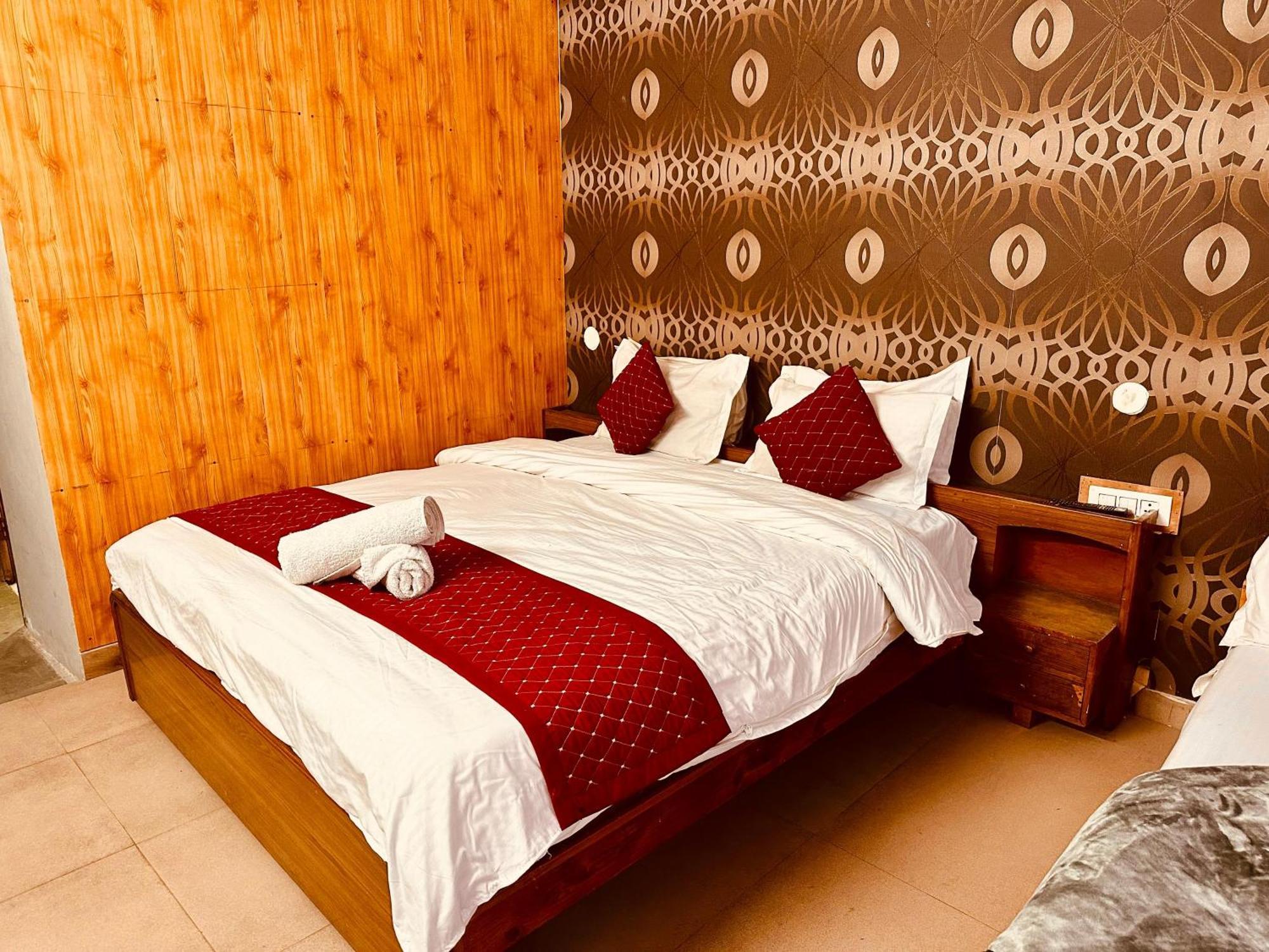 Hotel D Kanchan Manali Eksteriør billede